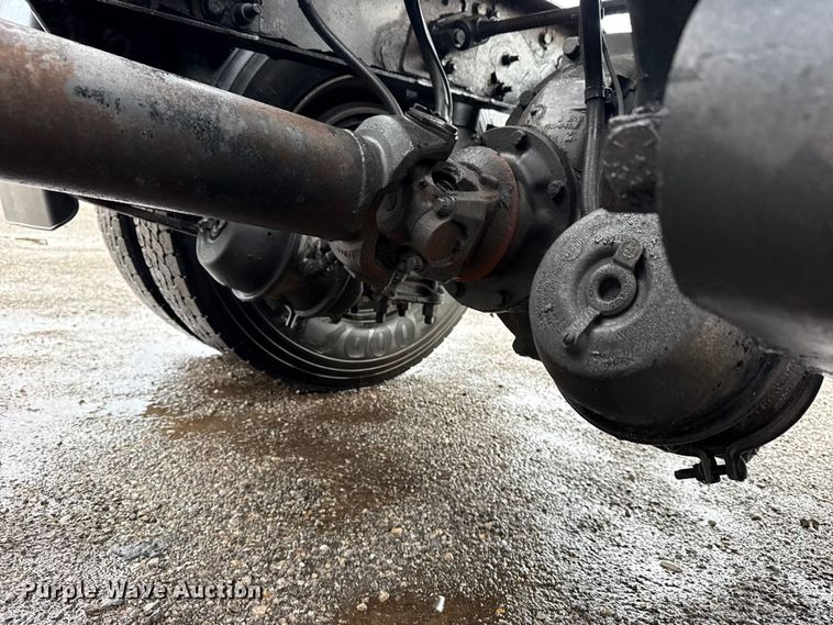 image for item EG1944 2014 Freightliner Cascadia 125 semi truck