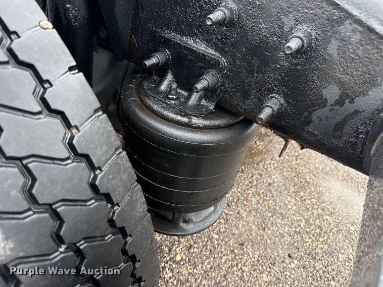 image for item EG1944 2014 Freightliner Cascadia 125 semi truck