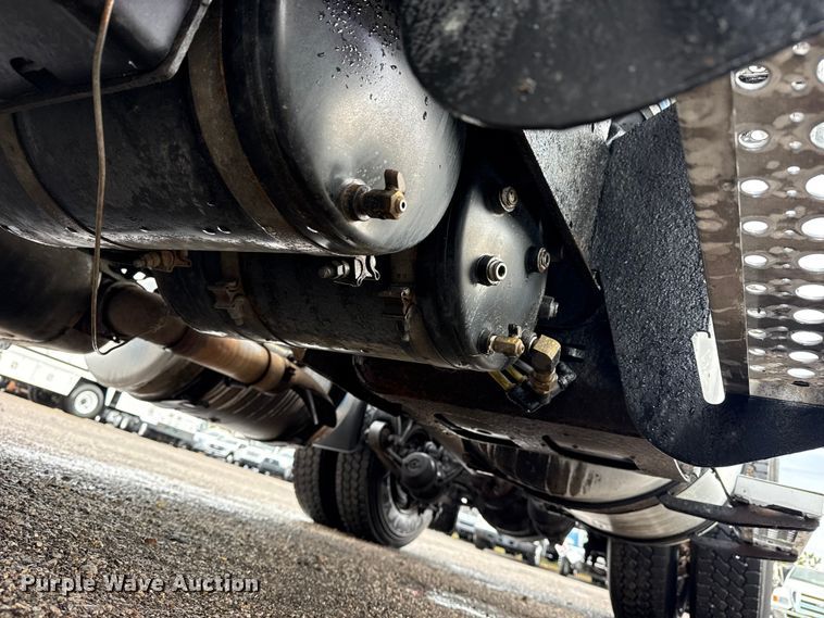 image for item EG1944 2014 Freightliner Cascadia 125 semi truck