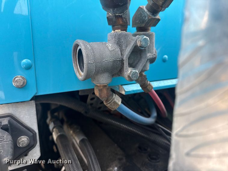 image for item EG2119 2014 Kenworth T800 semi truck