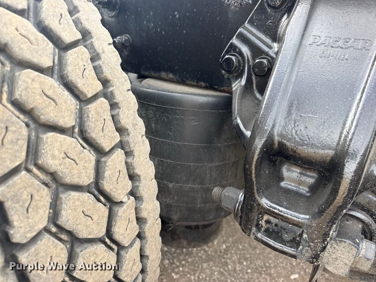 image for item EG2119 2014 Kenworth T800 semi truck