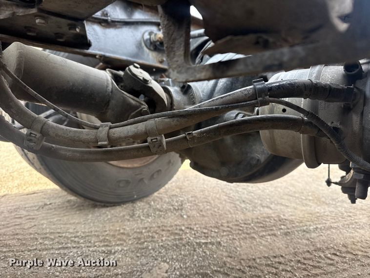 image for item EG2119 2014 Kenworth T800 semi truck