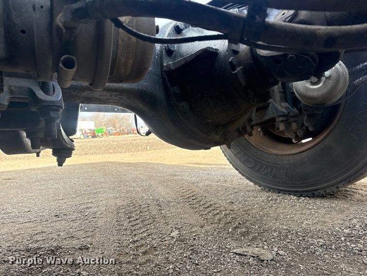 image for item EG2119 2014 Kenworth T800 semi truck