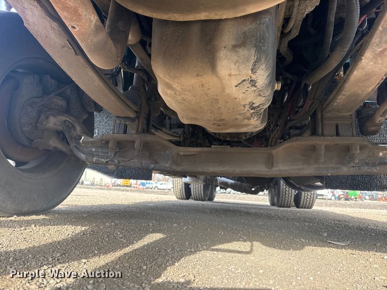 image for item EG2119 2014 Kenworth T800 semi truck