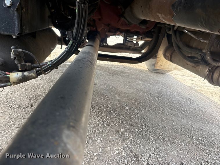 image for item EG2119 2014 Kenworth T800 semi truck