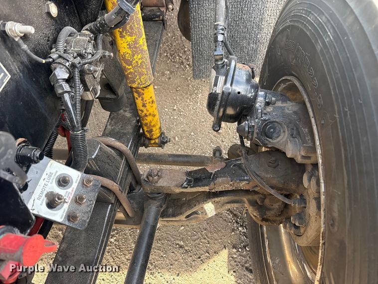 image for item EG2119 2014 Kenworth T800 semi truck