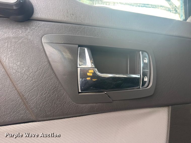 image for item EG2119 2014 Kenworth T800 semi truck