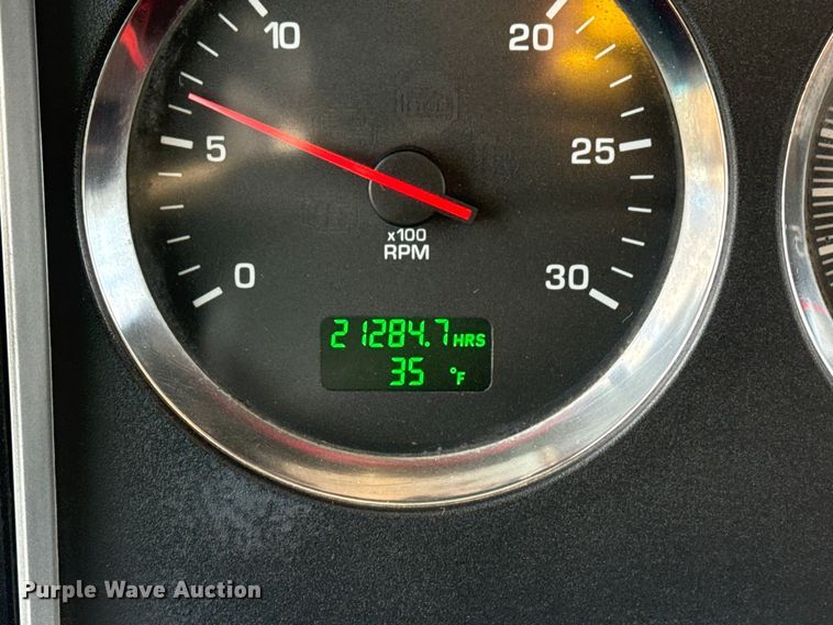 image for item EG2119 2014 Kenworth T800 semi truck