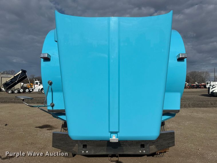 image for item EG2119 2014 Kenworth T800 semi truck