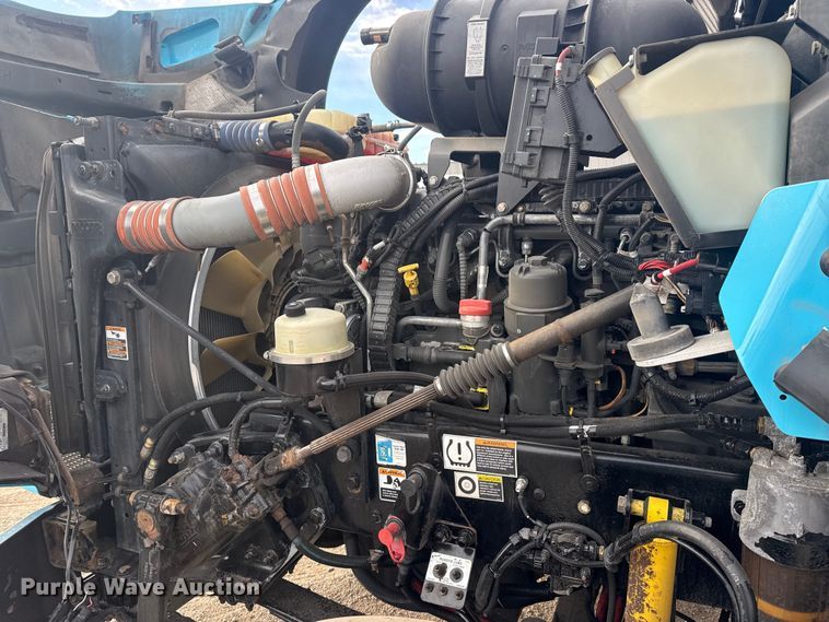 image for item EG2119 2014 Kenworth T800 semi truck