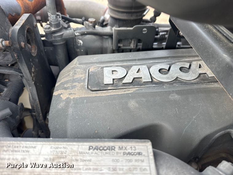 image for item EG2119 2014 Kenworth T800 semi truck