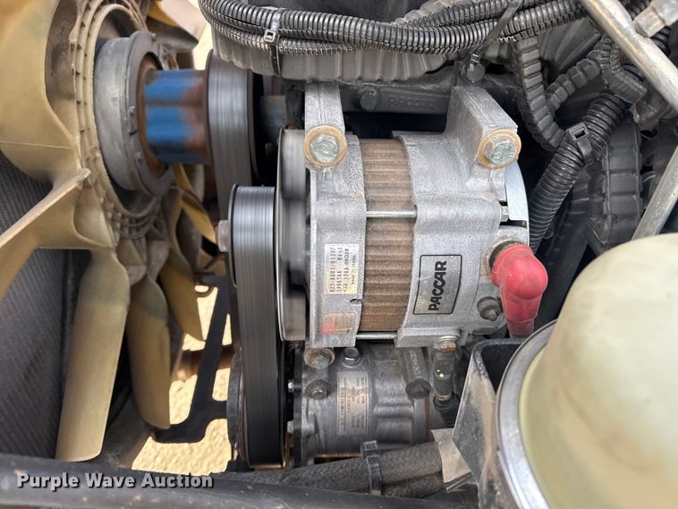 image for item EG2119 2014 Kenworth T800 semi truck