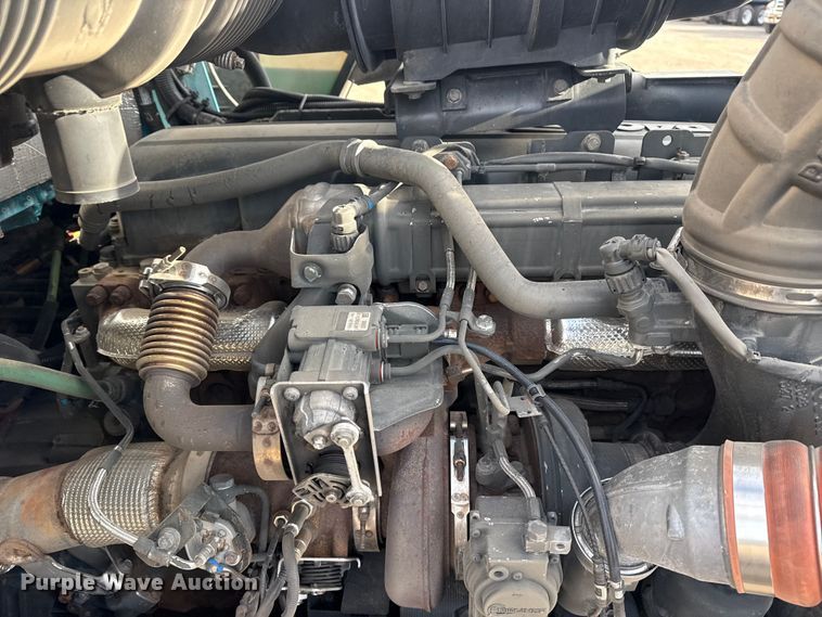 image for item EG2119 2014 Kenworth T800 semi truck