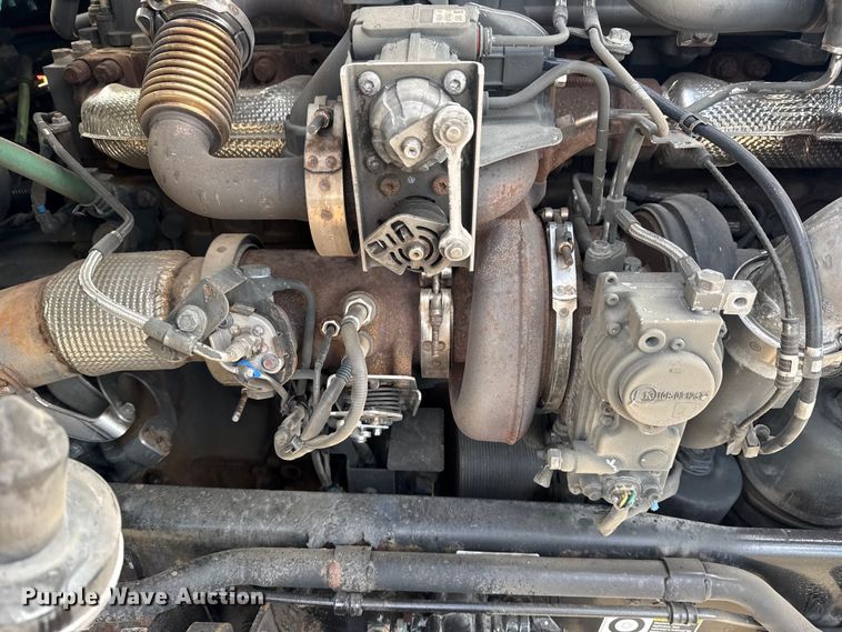 image for item EG2119 2014 Kenworth T800 semi truck