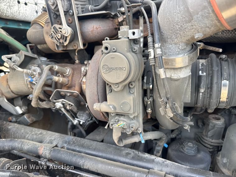 image for item EG2119 2014 Kenworth T800 semi truck