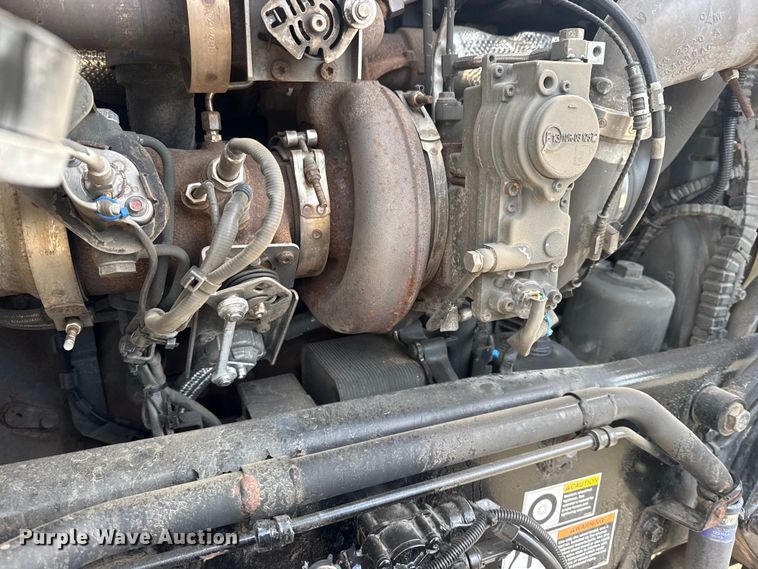 image for item EG2119 2014 Kenworth T800 semi truck