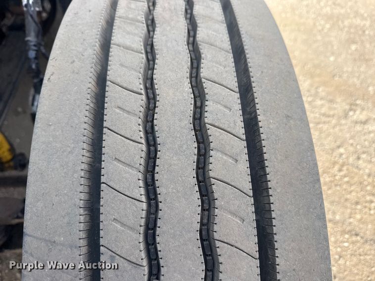 image for item EG2119 2014 Kenworth T800 semi truck