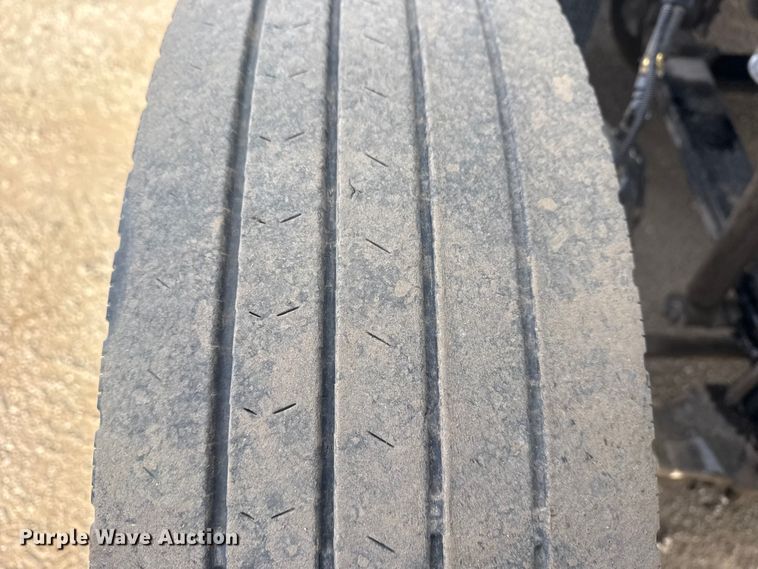 image for item EG2119 2014 Kenworth T800 semi truck