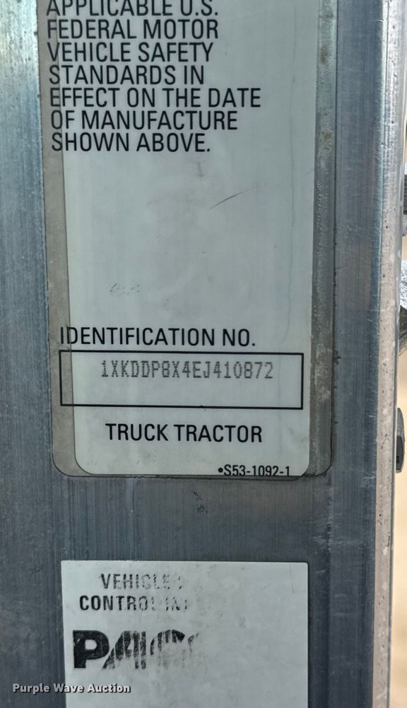 image for item EG2119 2014 Kenworth T800 semi truck