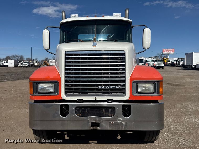 image for item EG2125 2014 Mack CHU613 semi truck