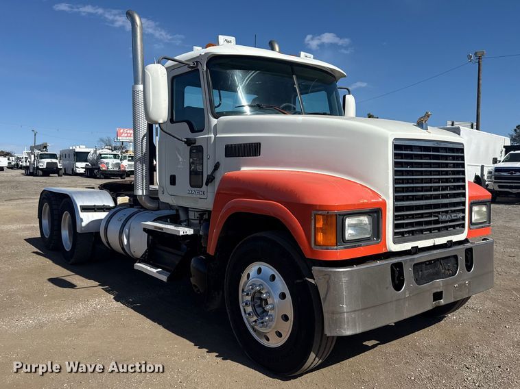 image for item EG2125 2014 Mack CHU613 semi truck