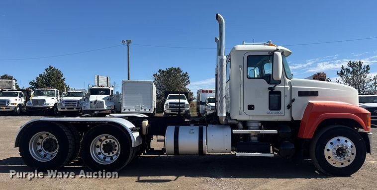 image for item EG2125 2014 Mack CHU613 semi truck