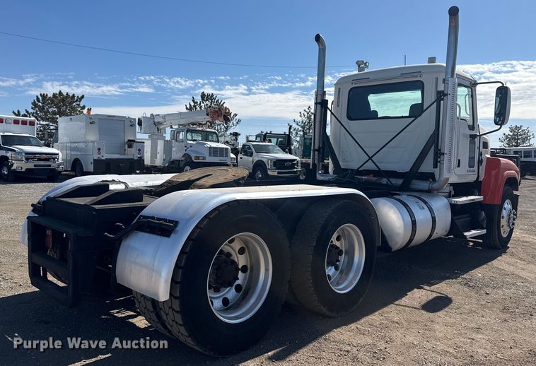 image for item EG2125 2014 Mack CHU613 semi truck