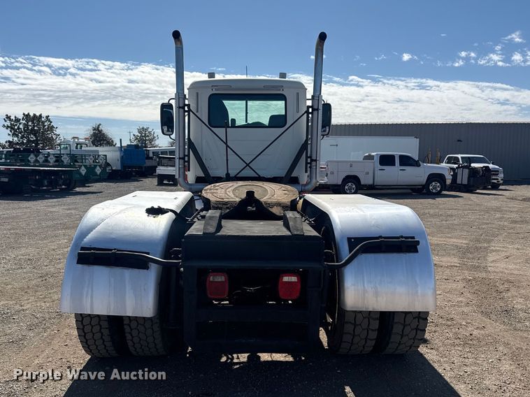 image for item EG2125 2014 Mack CHU613 semi truck