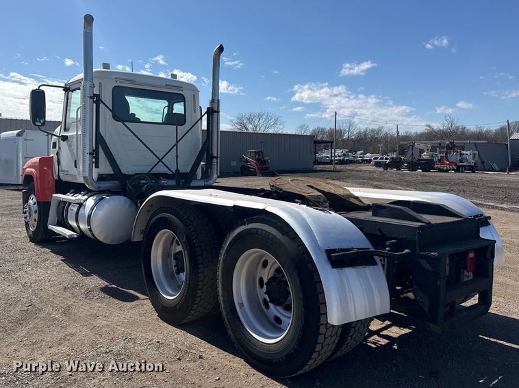 image for item EG2125 2014 Mack CHU613 semi truck