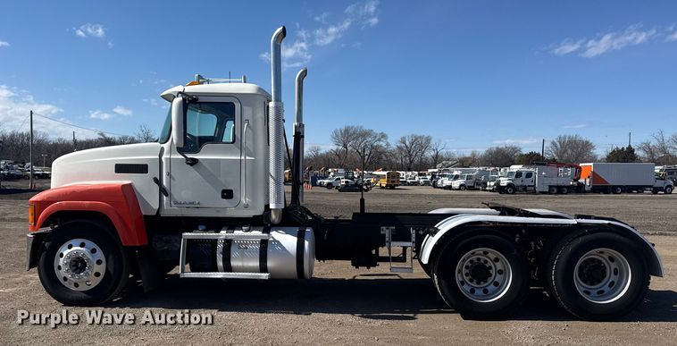 image for item EG2125 2014 Mack CHU613 semi truck