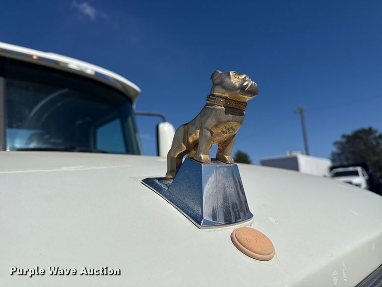 image for item EG2125 2014 Mack CHU613 semi truck