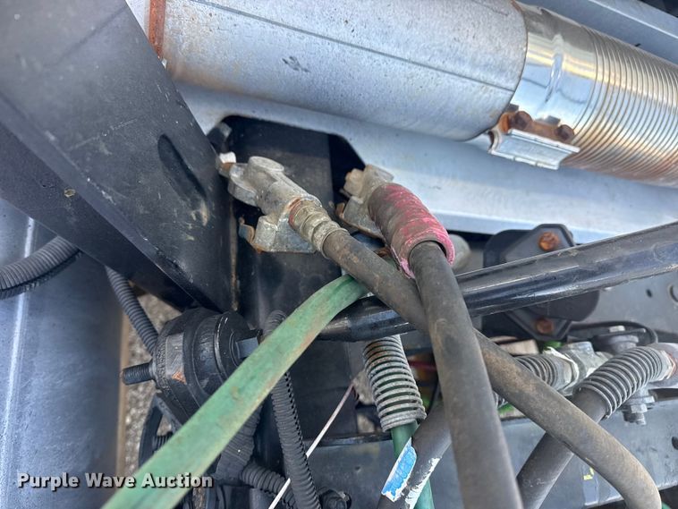 image for item EG2125 2014 Mack CHU613 semi truck