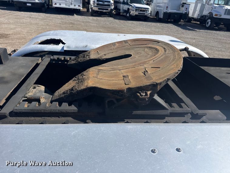 image for item EG2125 2014 Mack CHU613 semi truck