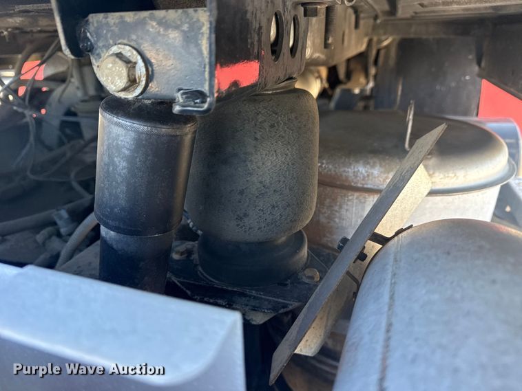 image for item EG2125 2014 Mack CHU613 semi truck