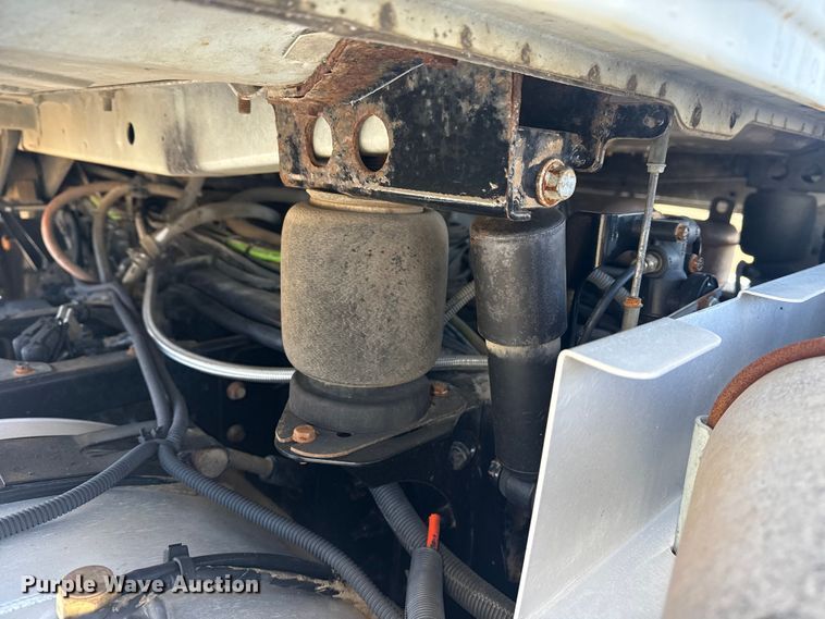 image for item EG2125 2014 Mack CHU613 semi truck