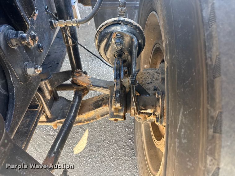 image for item EG2125 2014 Mack CHU613 semi truck