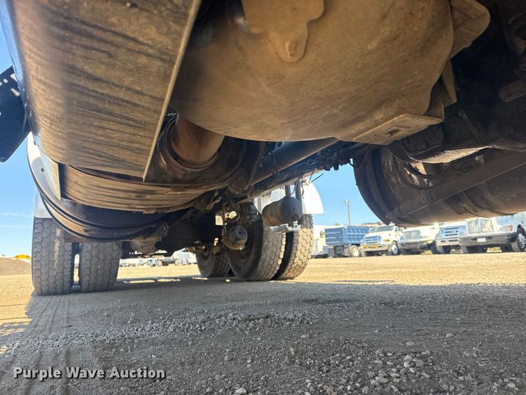 image for item EG2125 2014 Mack CHU613 semi truck