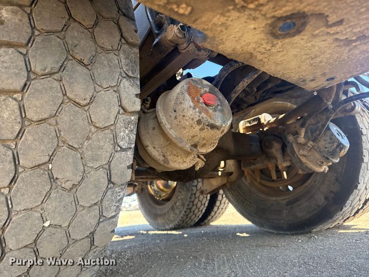 image for item EG2125 2014 Mack CHU613 semi truck