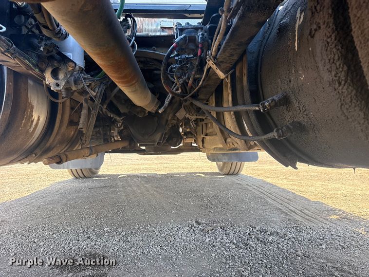 image for item EG2125 2014 Mack CHU613 semi truck