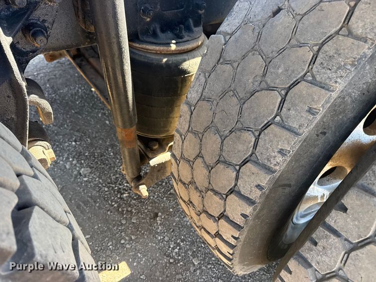 image for item EG2125 2014 Mack CHU613 semi truck