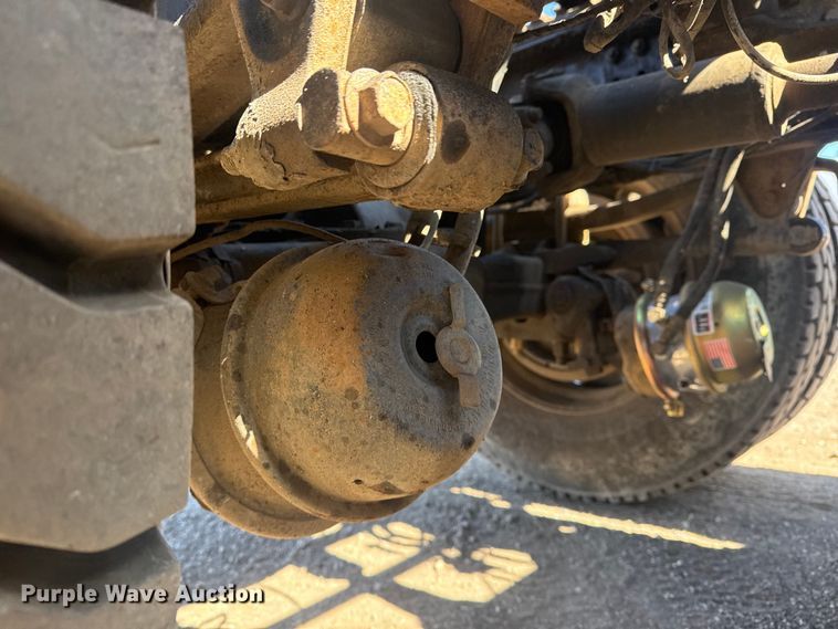 image for item EG2125 2014 Mack CHU613 semi truck