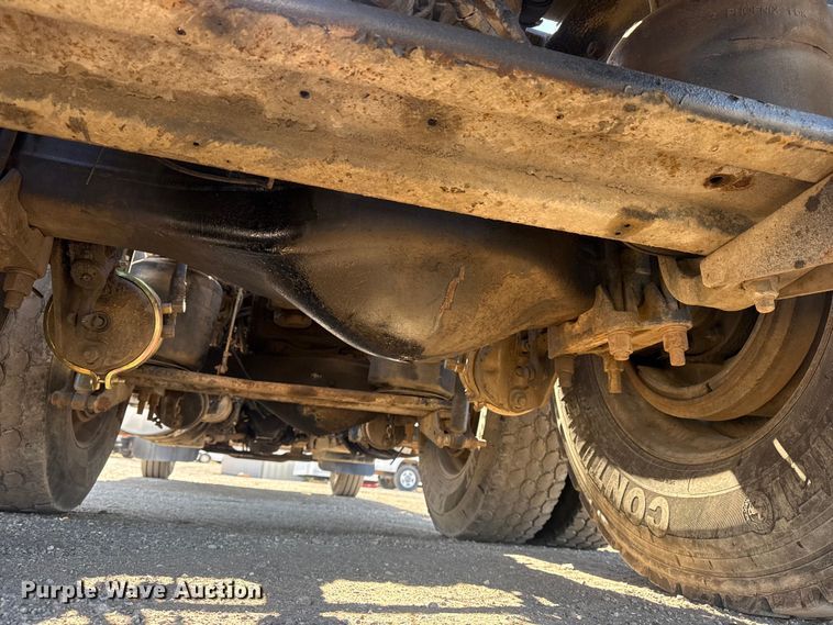 image for item EG2125 2014 Mack CHU613 semi truck