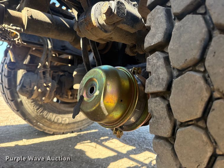 image for item EG2125 2014 Mack CHU613 semi truck