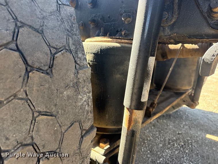 image for item EG2125 2014 Mack CHU613 semi truck