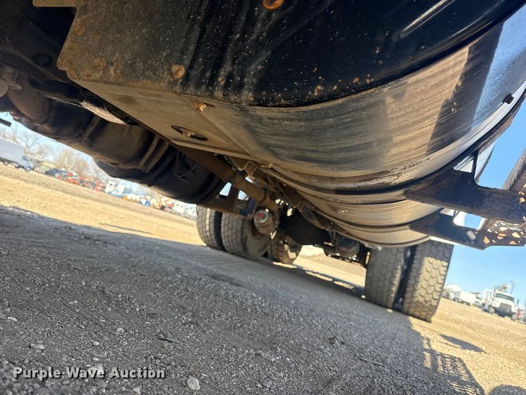 image for item EG2125 2014 Mack CHU613 semi truck