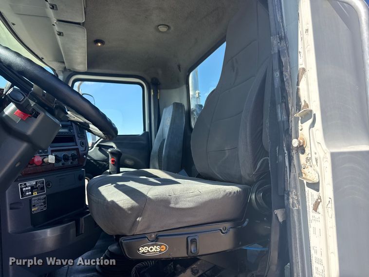 image for item EG2125 2014 Mack CHU613 semi truck