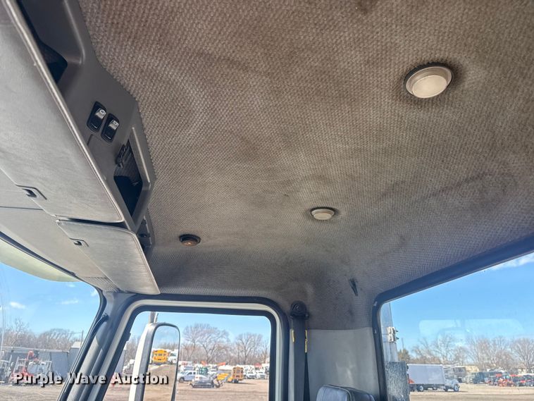 image for item EG2125 2014 Mack CHU613 semi truck