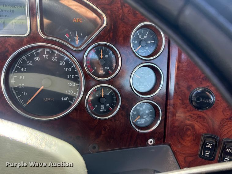 image for item EG2125 2014 Mack CHU613 semi truck