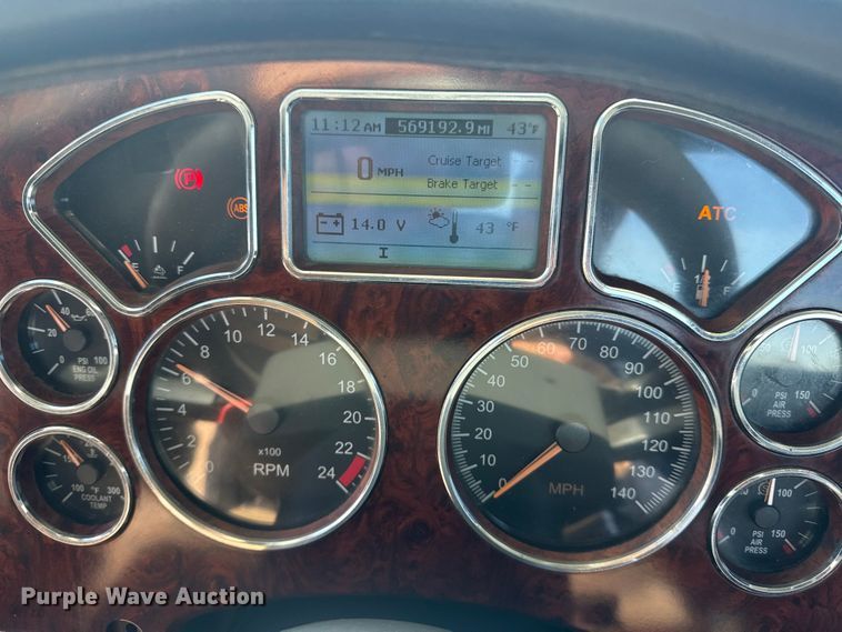 image for item EG2125 2014 Mack CHU613 semi truck