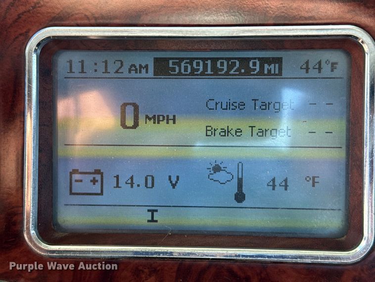 image for item EG2125 2014 Mack CHU613 semi truck